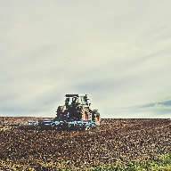 tracteur utilisant une cuve pour du gasoil